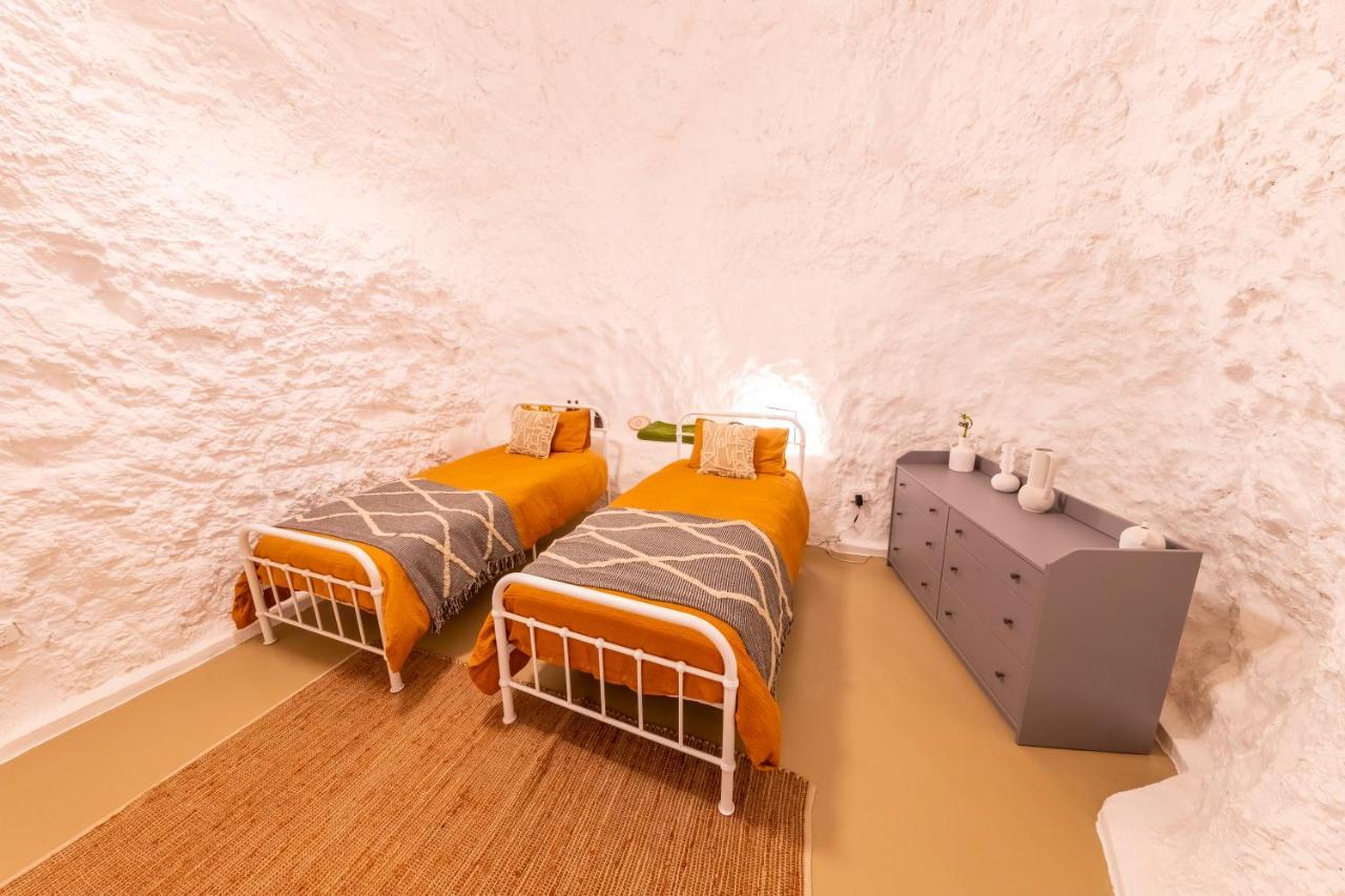 White Cliffs Accommodation -Daybreak Dugout - Unique Cave House Ngoại thất bức ảnh